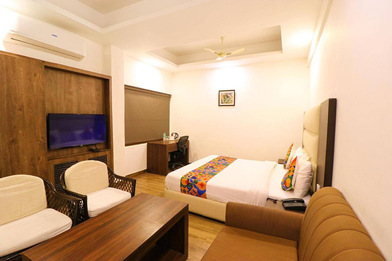 Hotel Bel Morris Ню Делхи Екстериор снимка